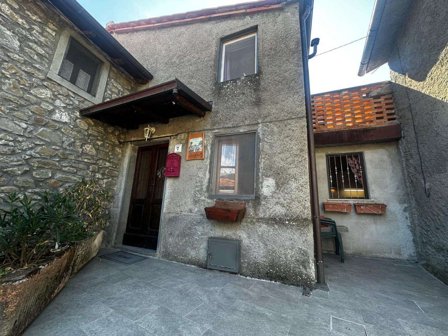 Palazzo - Stabile Vergnano LU,, Piazza al Serchio