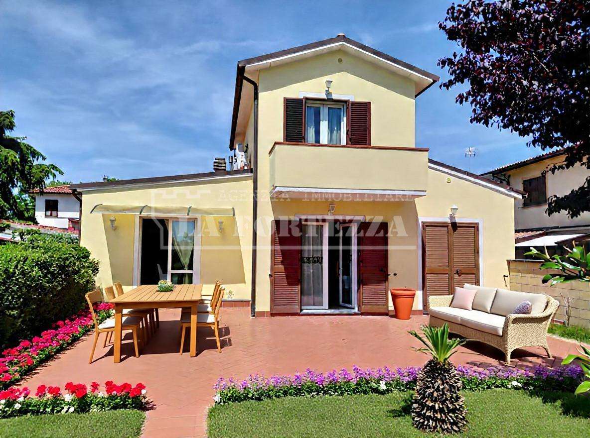 Casa Bi - Trifamiliare Titignano,  Cascina PI, Italia, Cascina