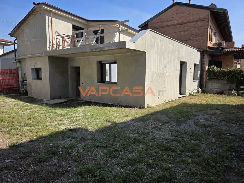 Casa indipendente VIA MONTE SAN MICHELE, Fontanella