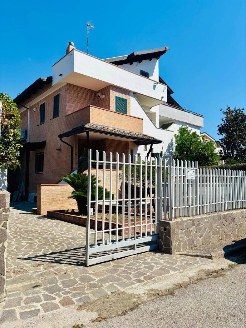 Villa Via Staffetta, Giugliano in Campania
