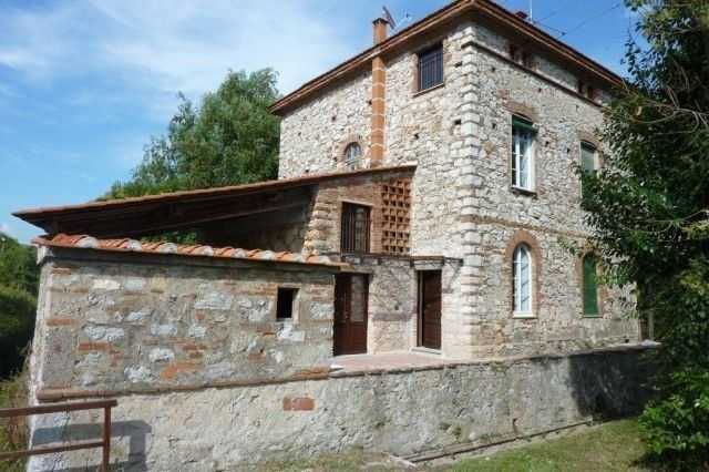 Porzione di casa Via Fregionaia, Lucca