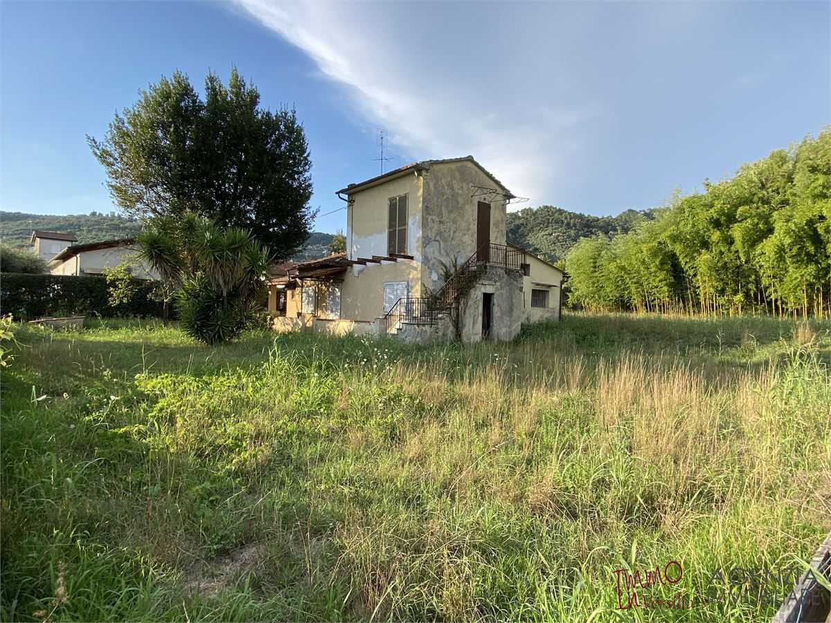 Villa Via Chelini, Massarosa