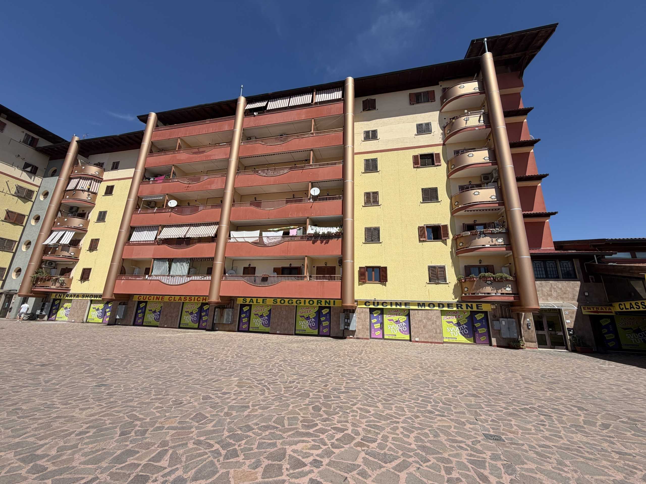 Appartamento via naro, Pomezia