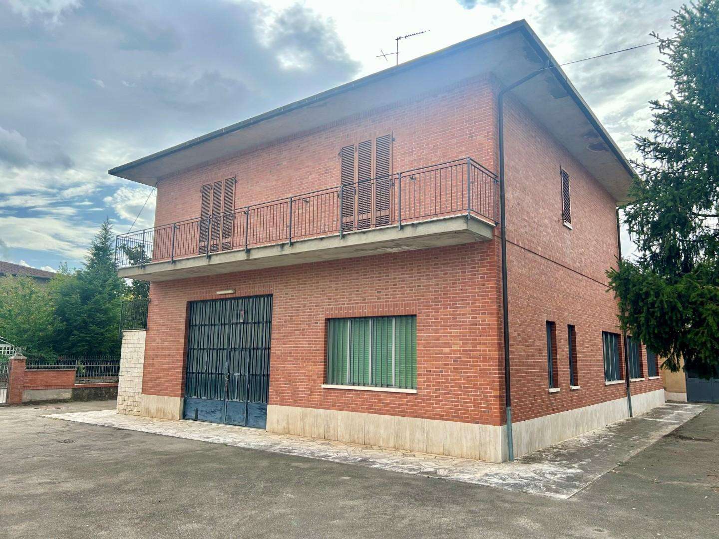 Villa Via Martiri della Libertà,  8, Asciano