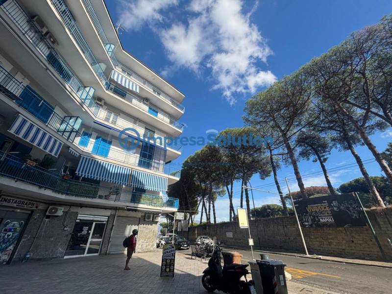 Attività  commerciale Colli Aminei, Napoli