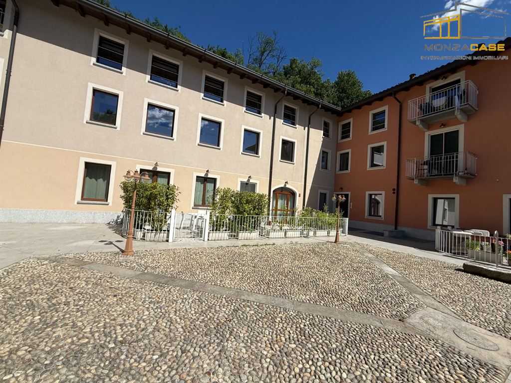 Appartamento Via Costa Lambro, Carate Brianza