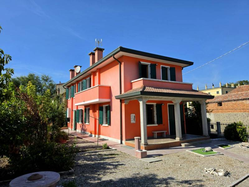 Casa indipendente, Villa Estense