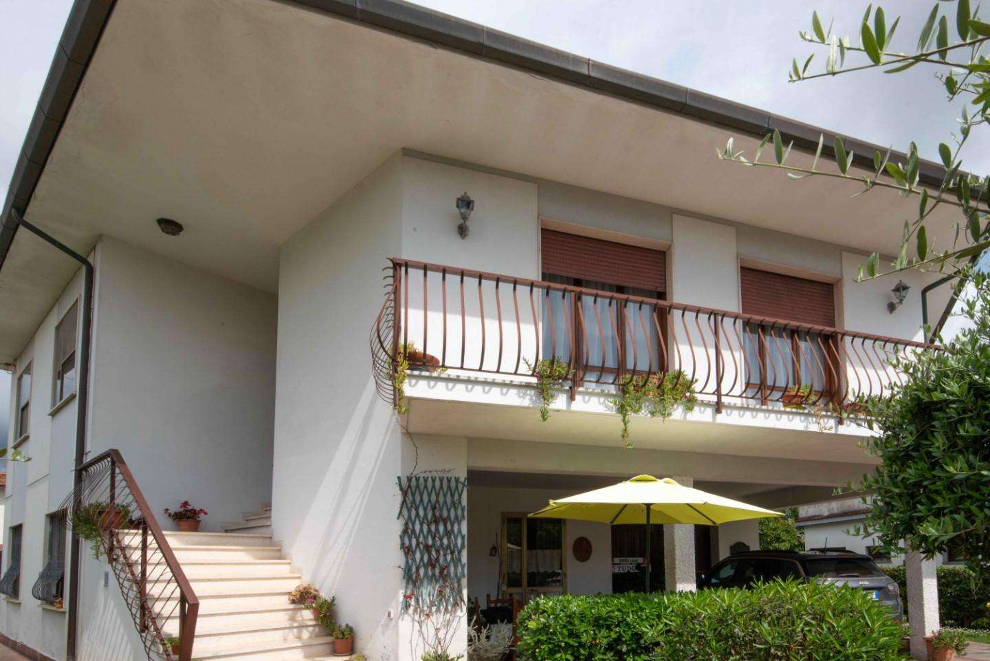 Villa Via della Villa,, Vecchiano