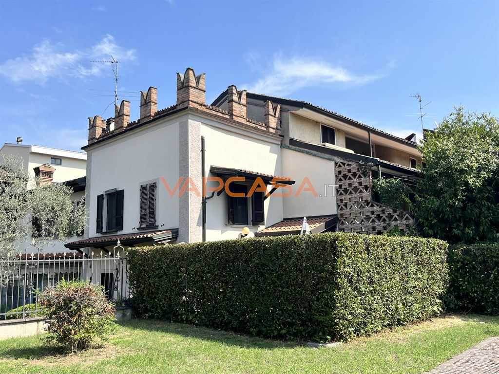 Casa Bi - Trifamiliare PIAZZA PAPA GIOVANNI XXIII, Romano di Lombardia