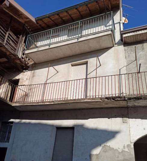Porzione di casa Via Castello, 2, Lurago Marinone