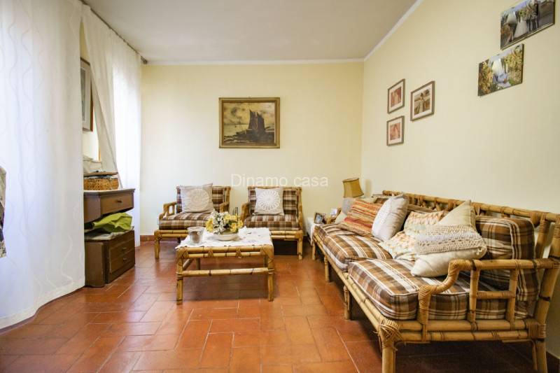 Casa indipendente Figline, Prato