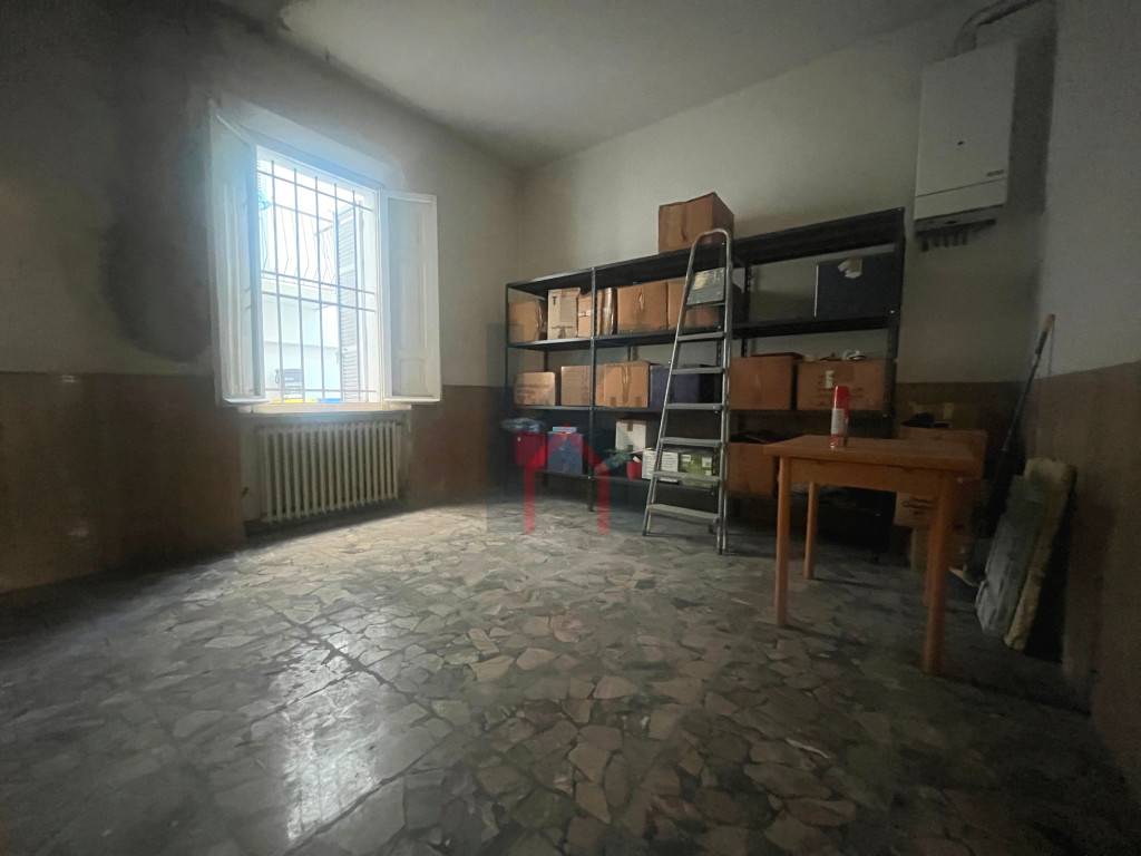 Locale commerciale Via Tripoli, 106, Forlì