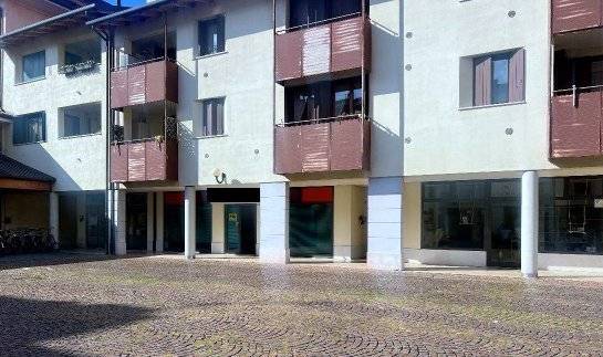 Negozio Piazza Nicolò di Maniago, 24, Maniago