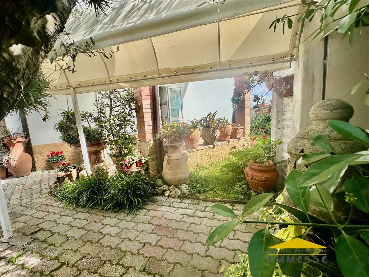 Casa indipendente via romagnano, Massa