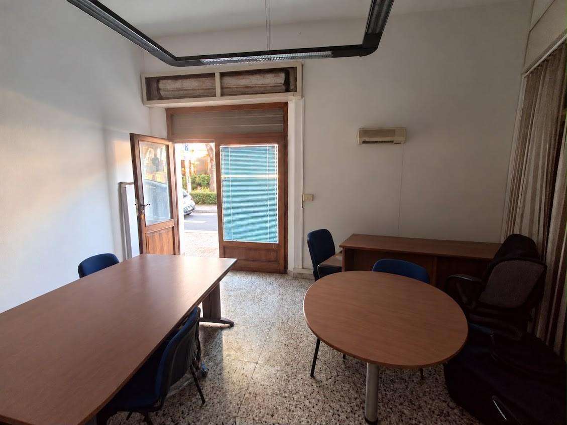 Locale commerciale Via Aldo Moro,  6, Pisa