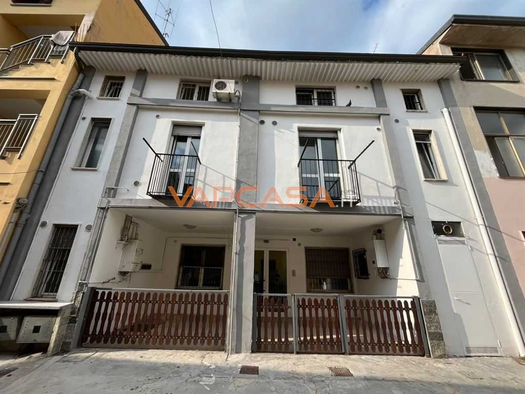 Casa Bi - Trifamiliare VIA LOCATELLI, Ciserano