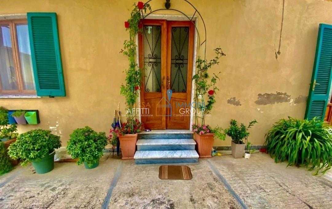 Casa indipendente Via della Quercia, Massa