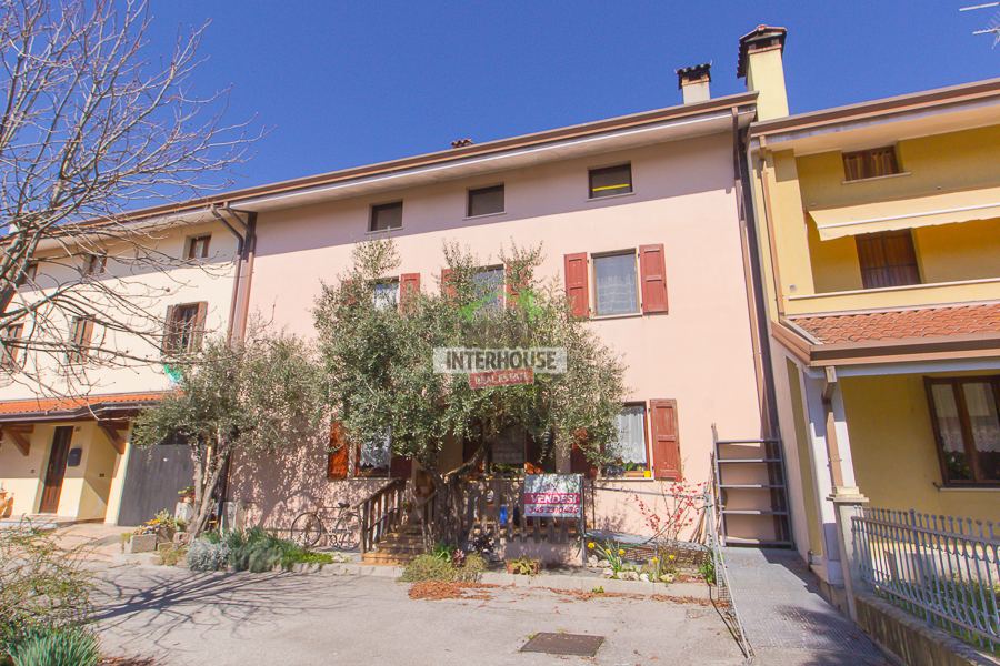 Appartamento Via Della Chiesa, Maniago
