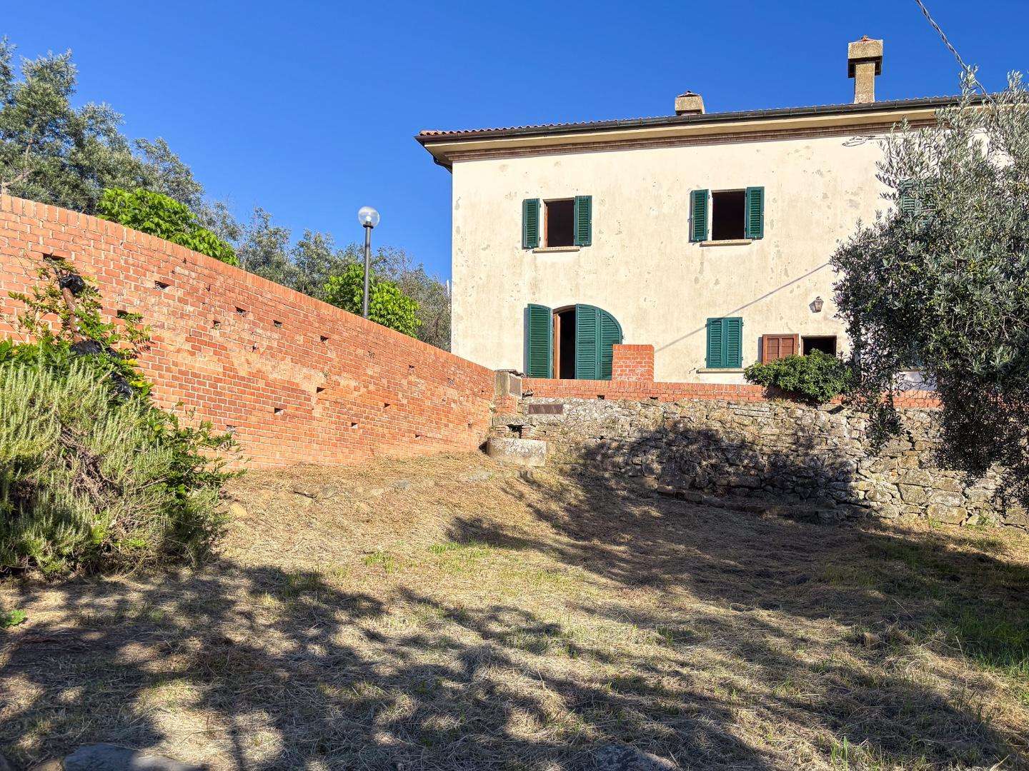 Palazzo - Stabile Via Castra,, Capraia e Limite