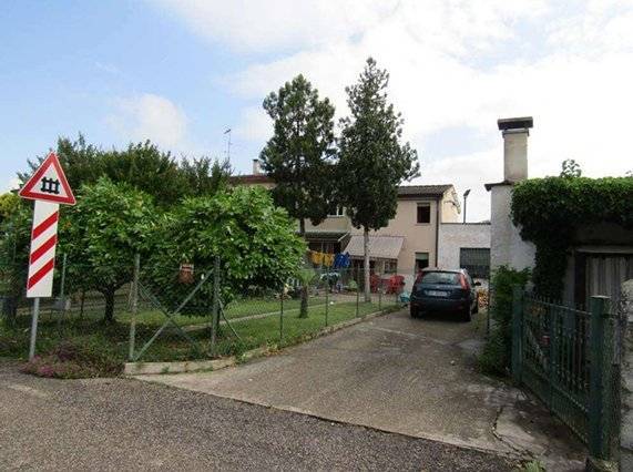 Casa indipendente, Castagnaro