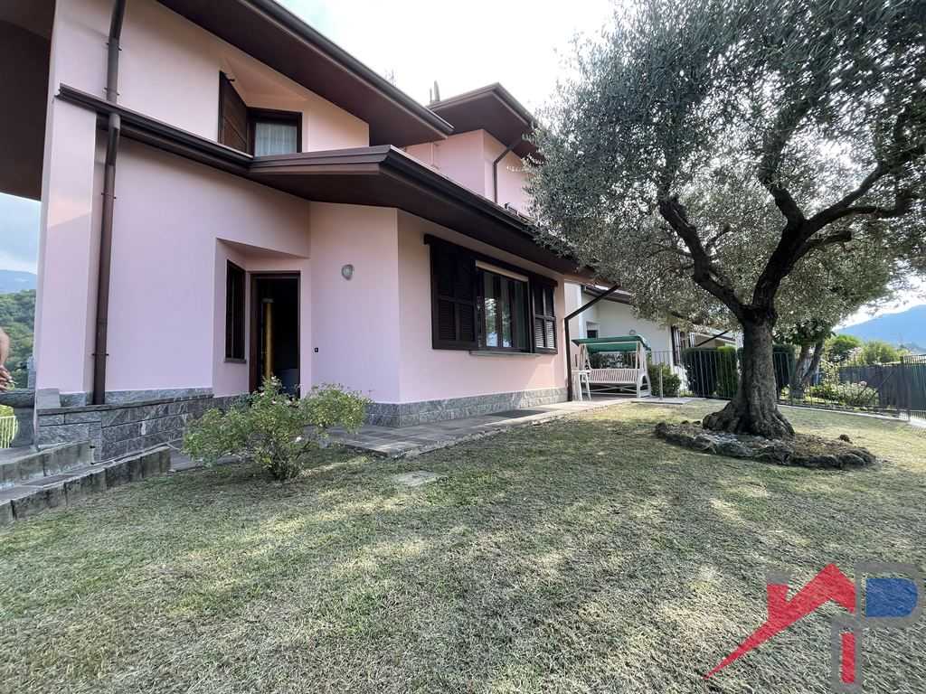 Villetta a schiera, Caprino Bergamasco