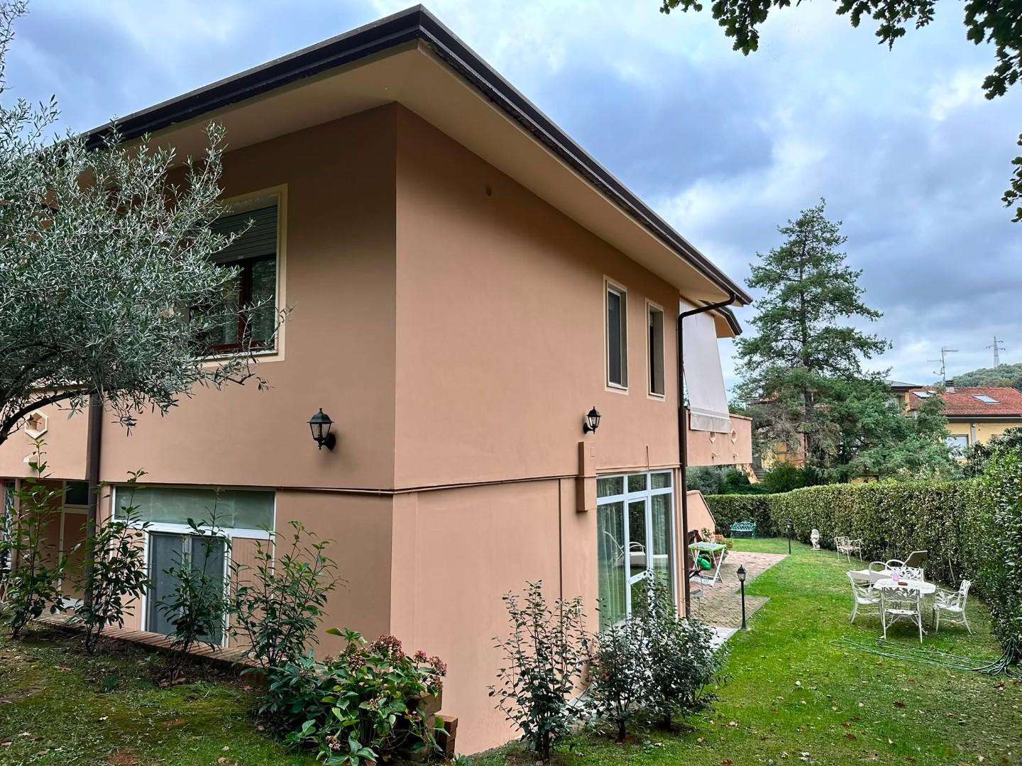 Casa Bi - Trifamiliare Via degli Sterpeti,, Massarosa
