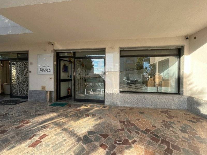 Attività  commerciale via dei Giardini, 36, Cisternino