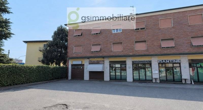 Negozio Via Chiusure, Brescia