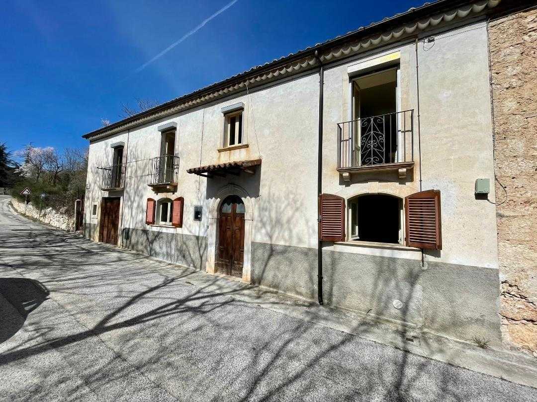 Casa indipendente Via Roma, Caporciano