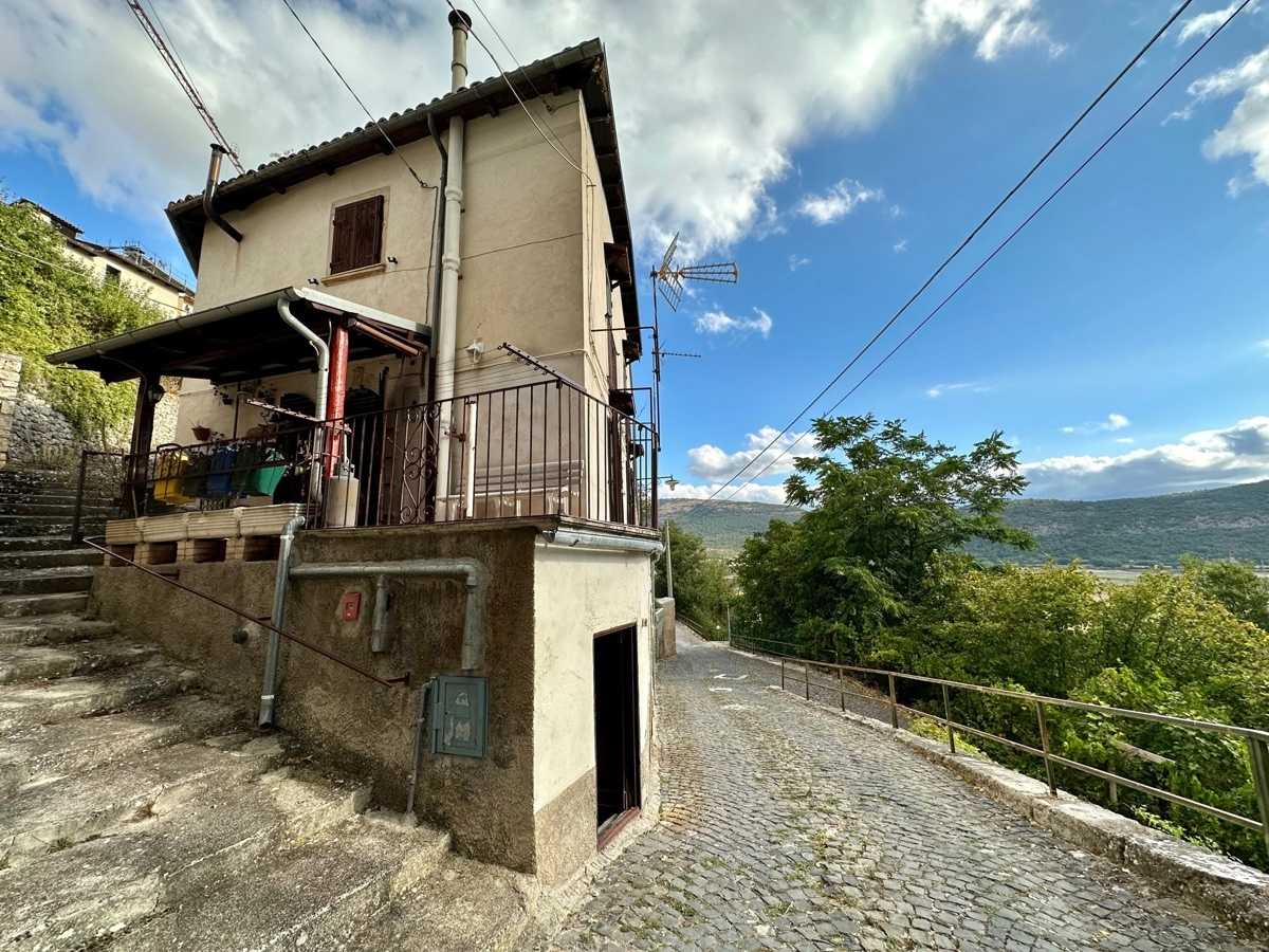 Casa indipendente Via San Rocco, Caporciano