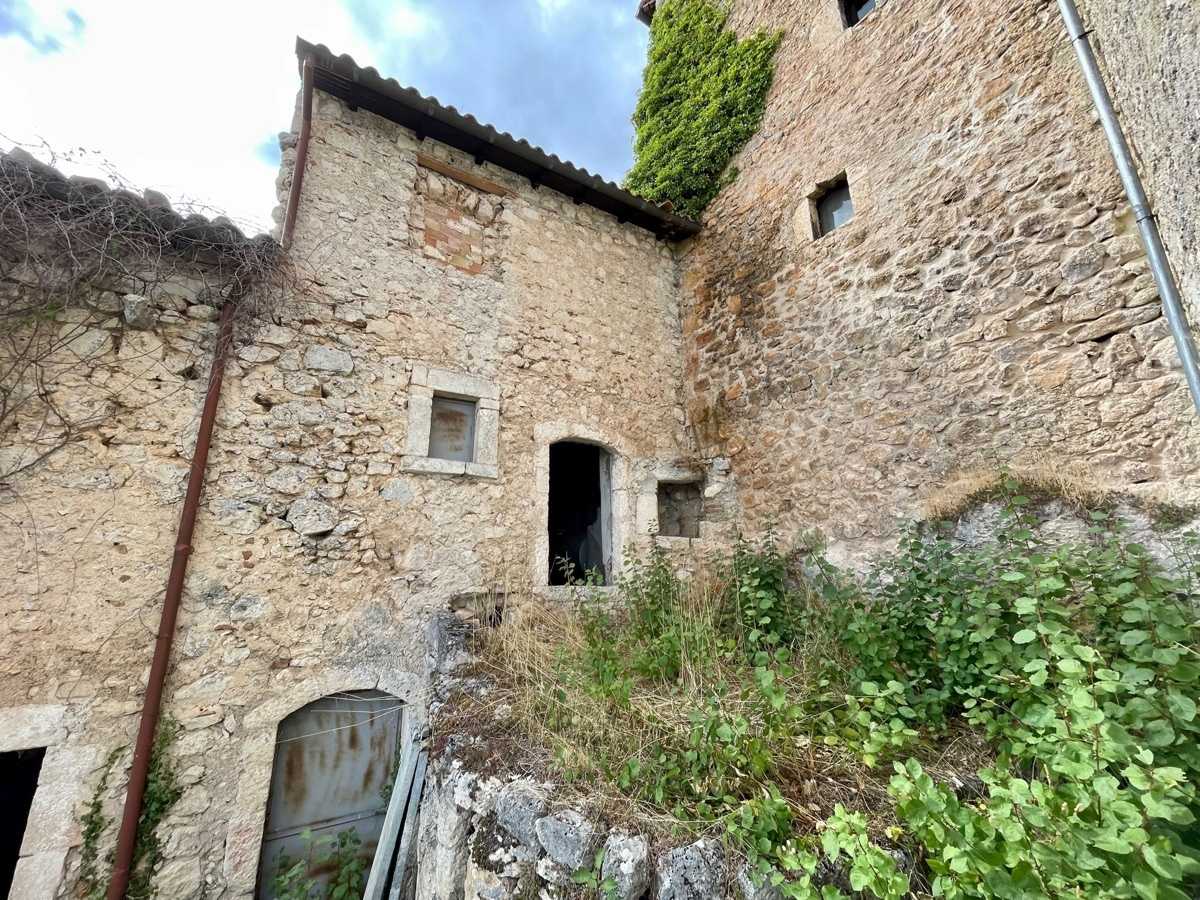 Casa indipendente Località Roccacalascio, Calascio