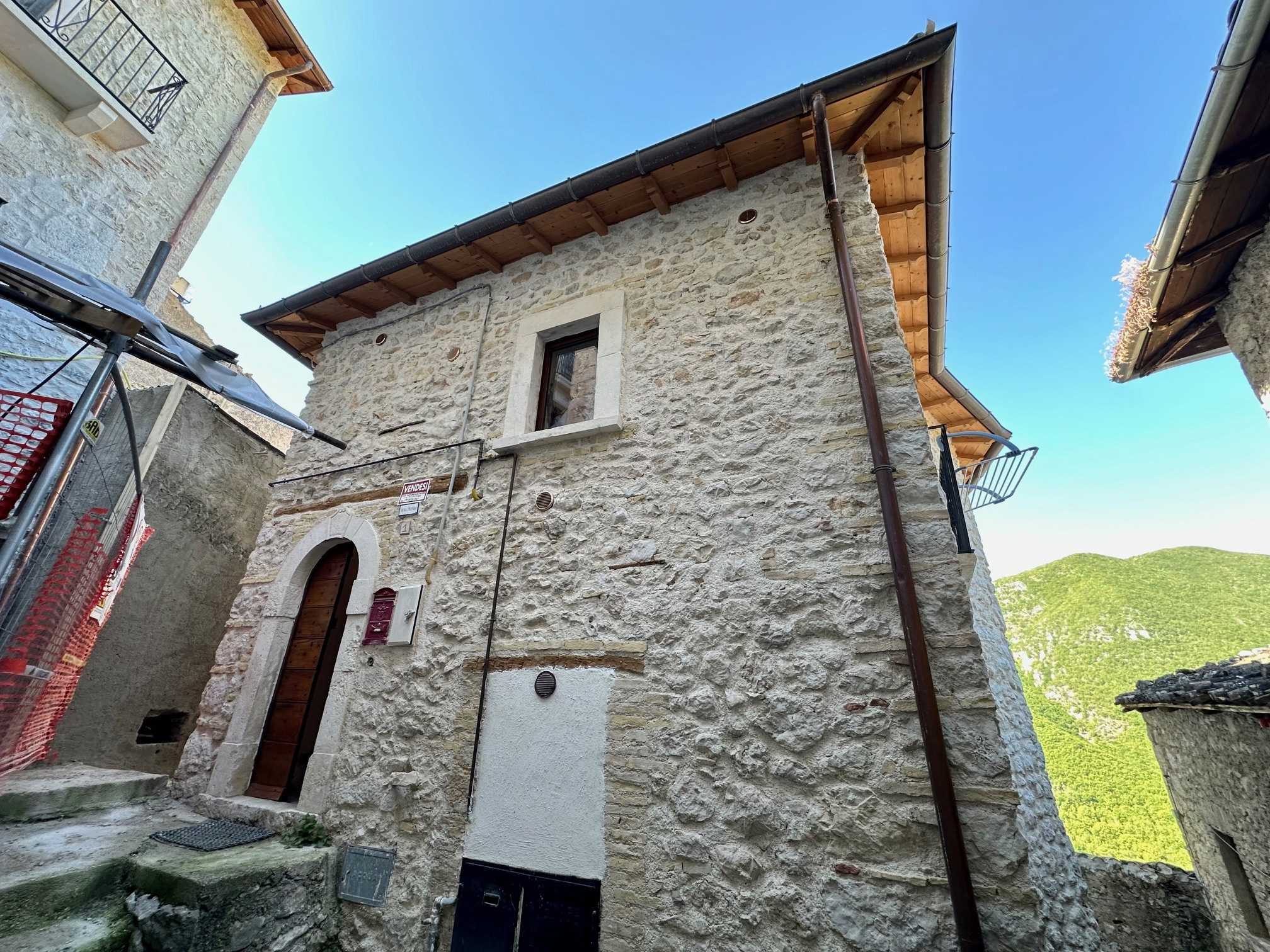 Casa indipendente Via del Precipizio, Fontecchio