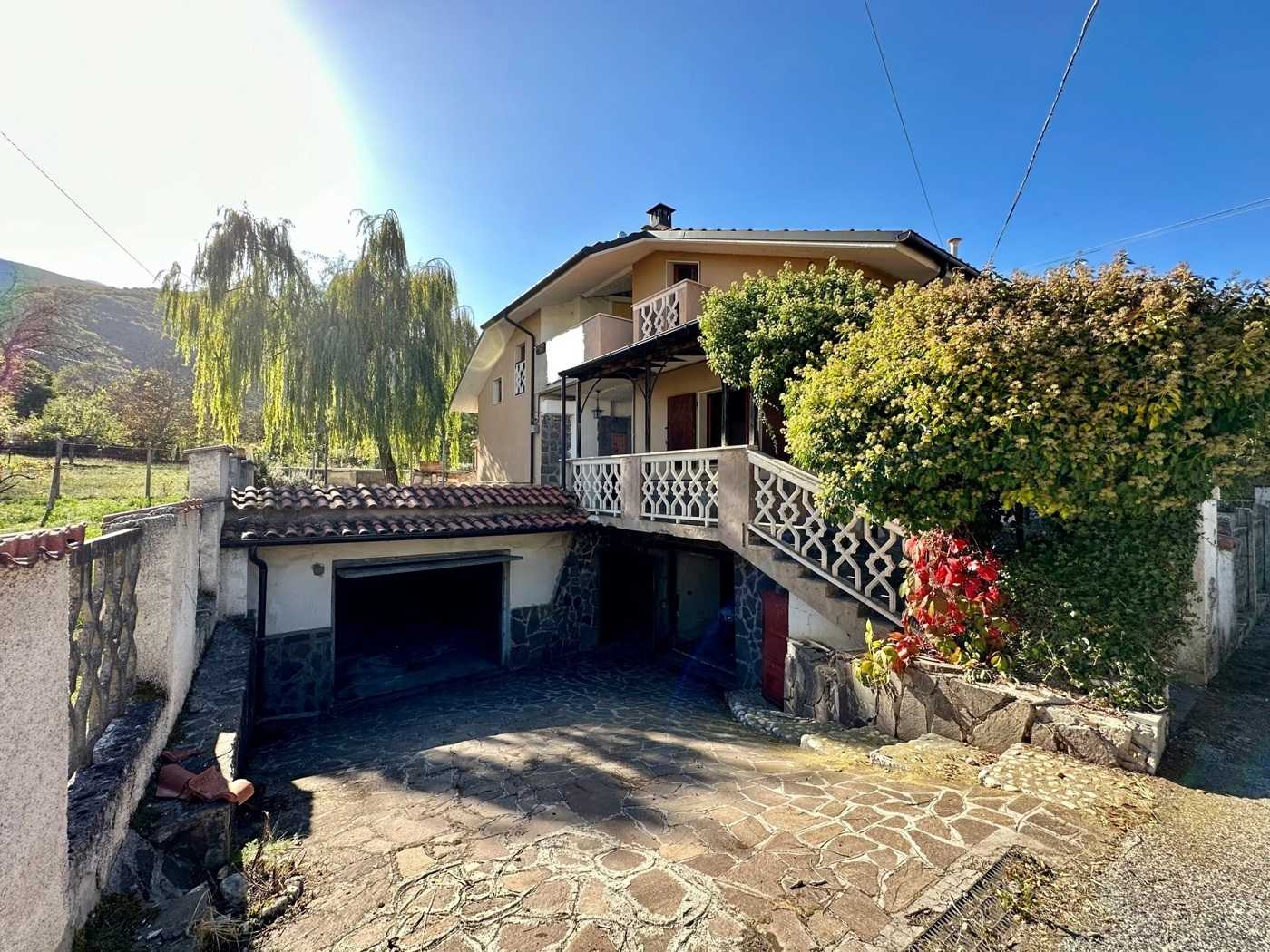 Casa indipendente Via della Rimembranza, Tione degli Abruzzi
