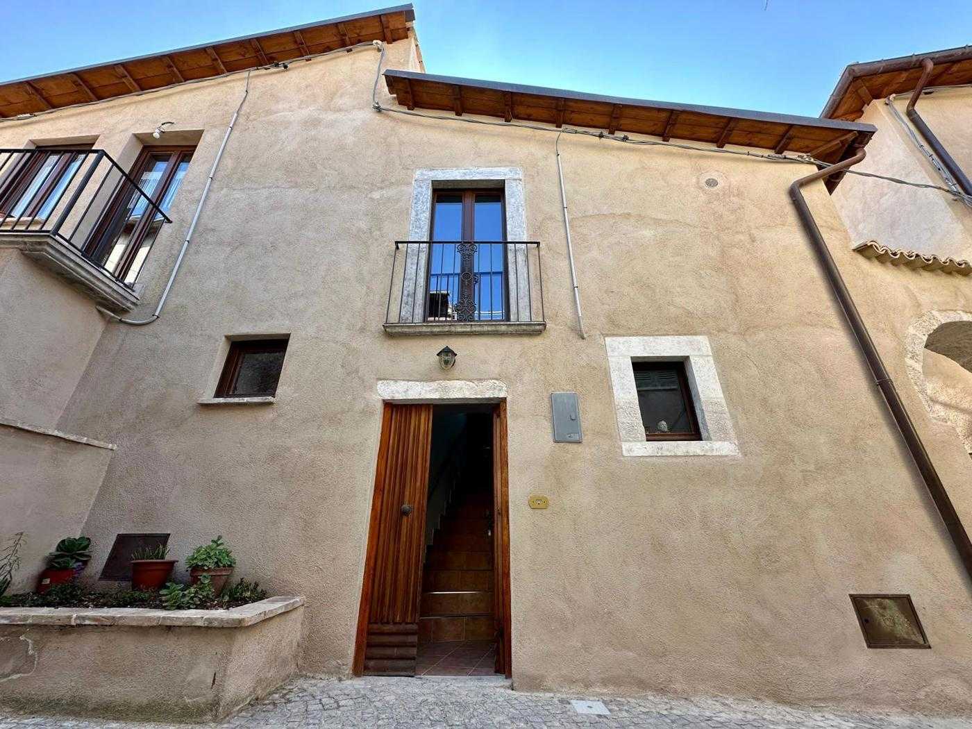 Casa indipendente Via Giordano Bruno, Navelli