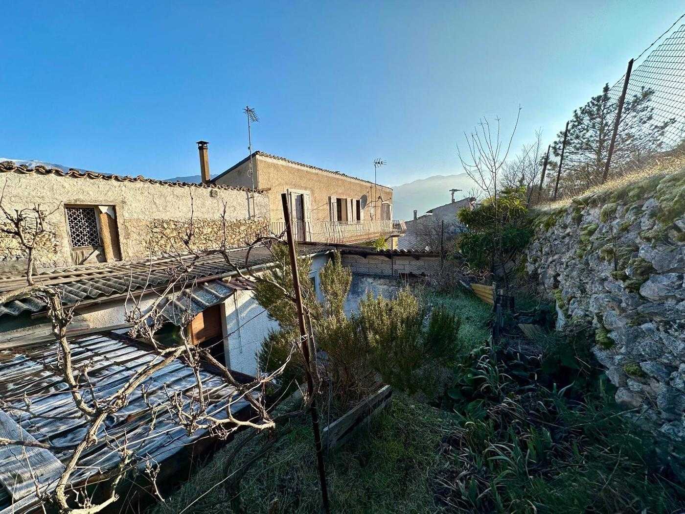 Casa indipendente Via Roma, Capestrano