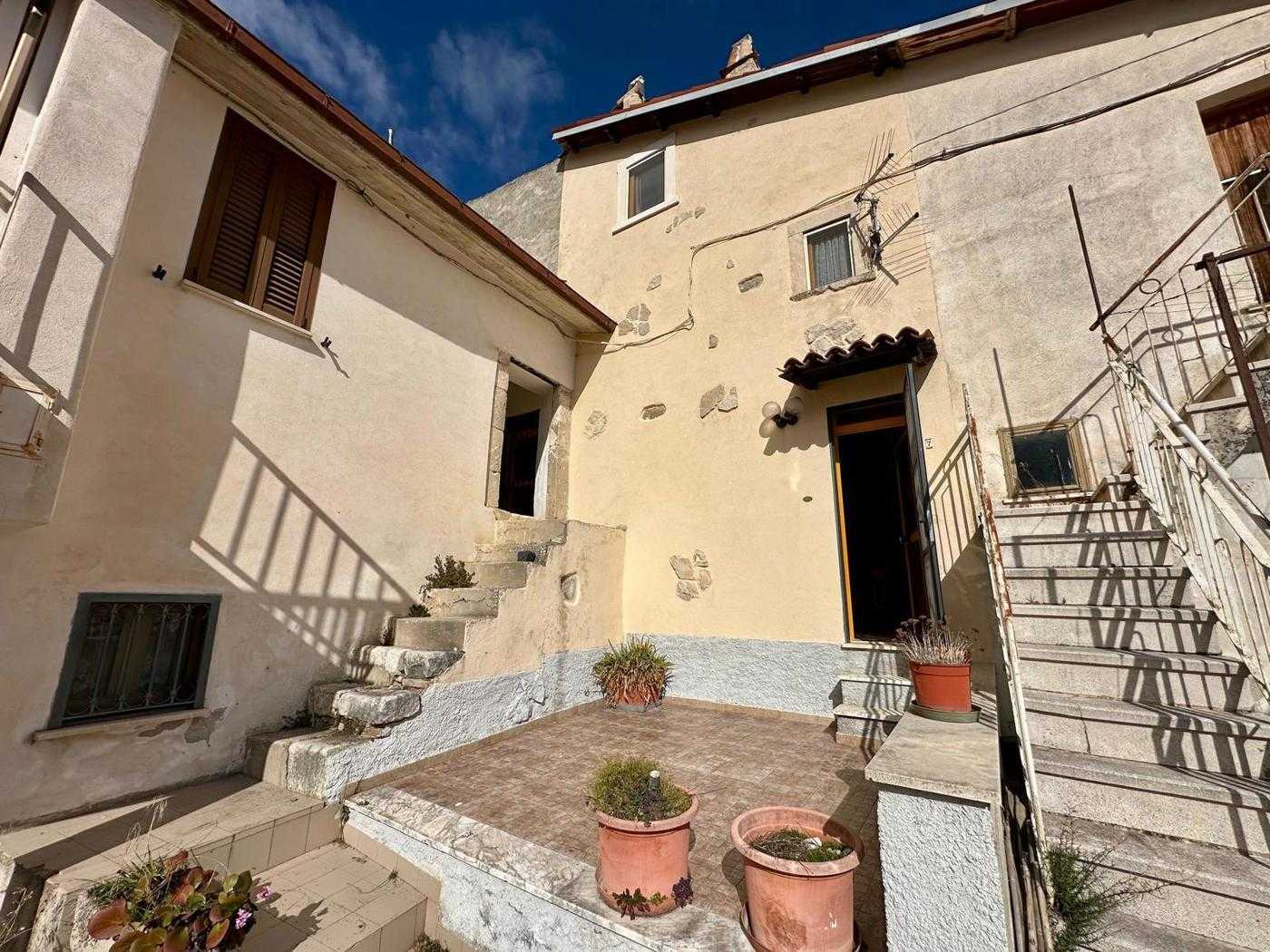 Casa indipendente Via Fonte San Salvatore, L'Aquila