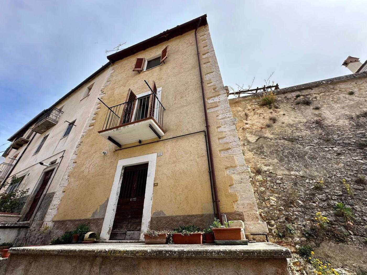 Casa indipendente Via Vittorio Emanuele, Carapelle Calvisio