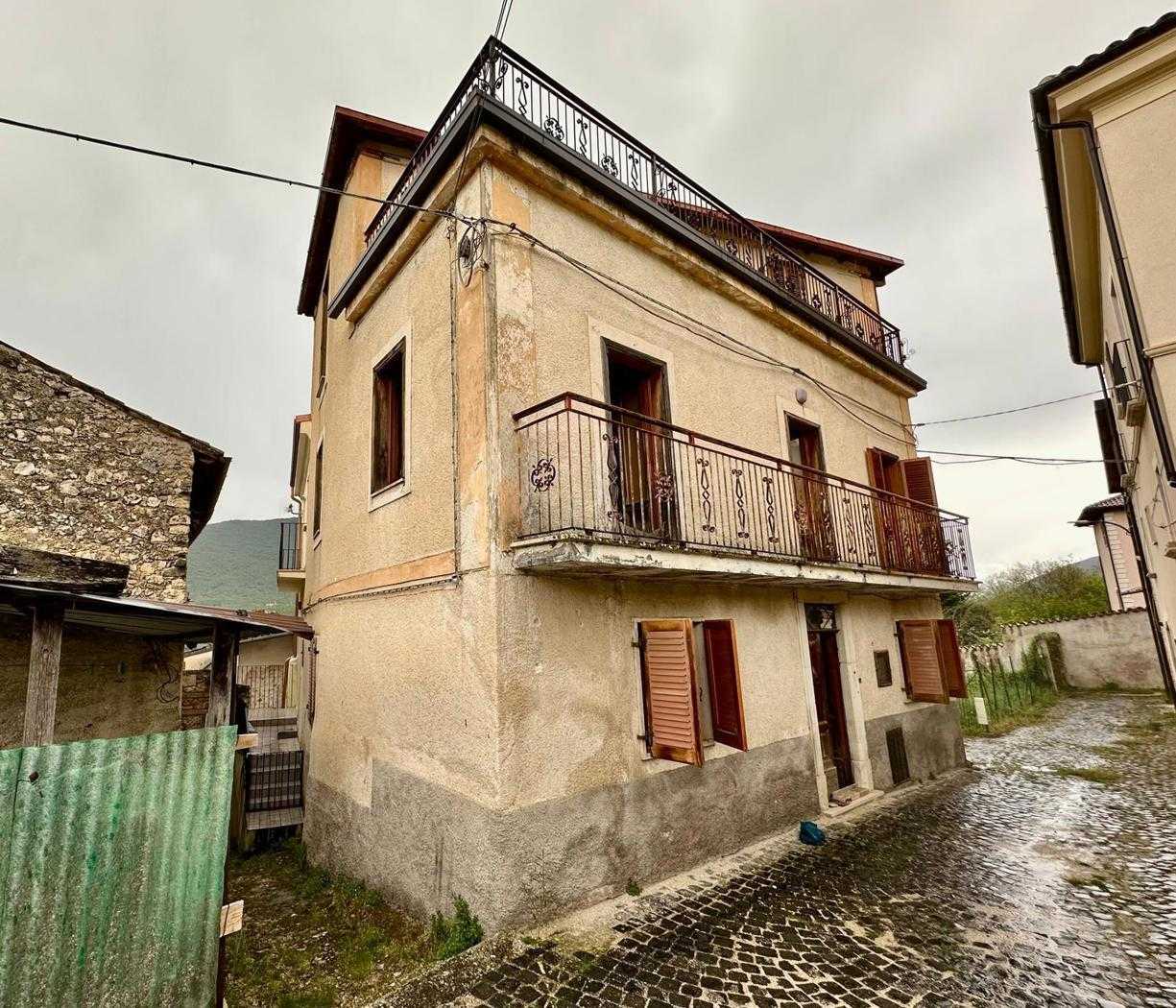 Casa indipendente Via Santa Maria, Acciano