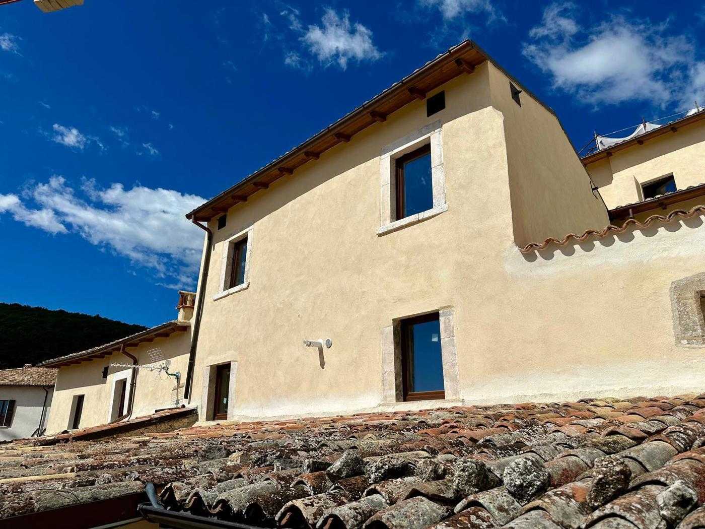 Casa indipendente Via Castello, Caporciano