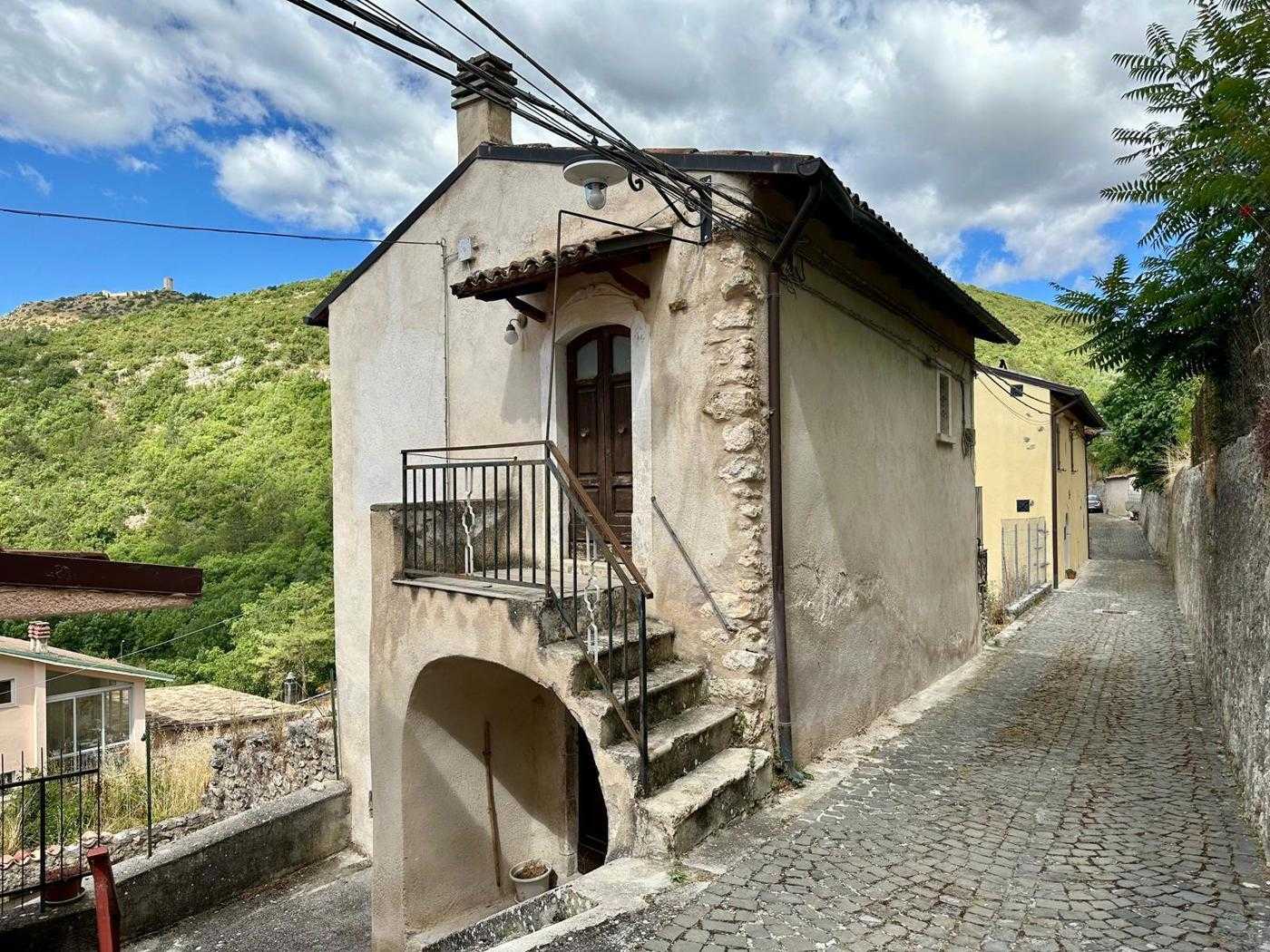 Casa indipendente Via Fonte Amore, Caporciano