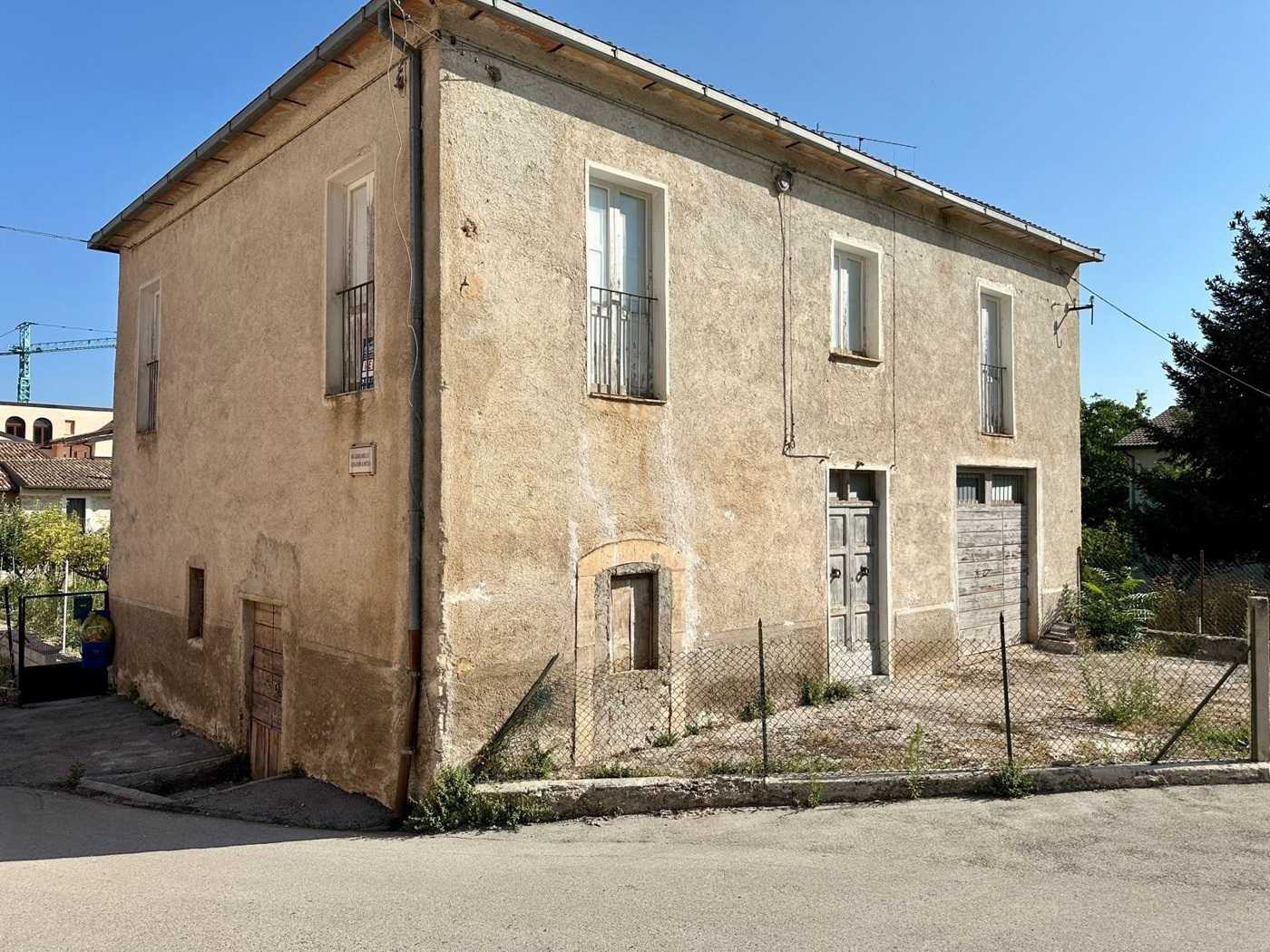 Casa indipendente Via l'Aia, Caporciano