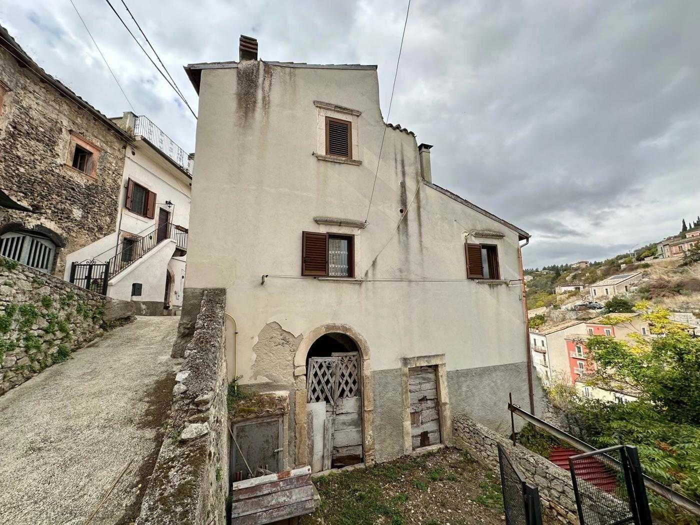 Casa indipendente Via Vallone, Capestrano