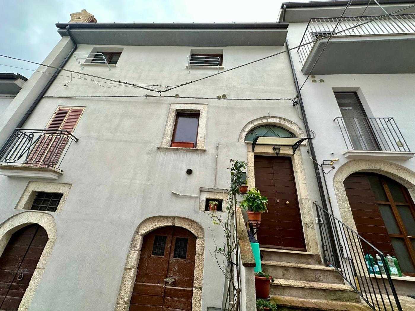 Casa indipendente Via Aristeo, Tione degli Abruzzi