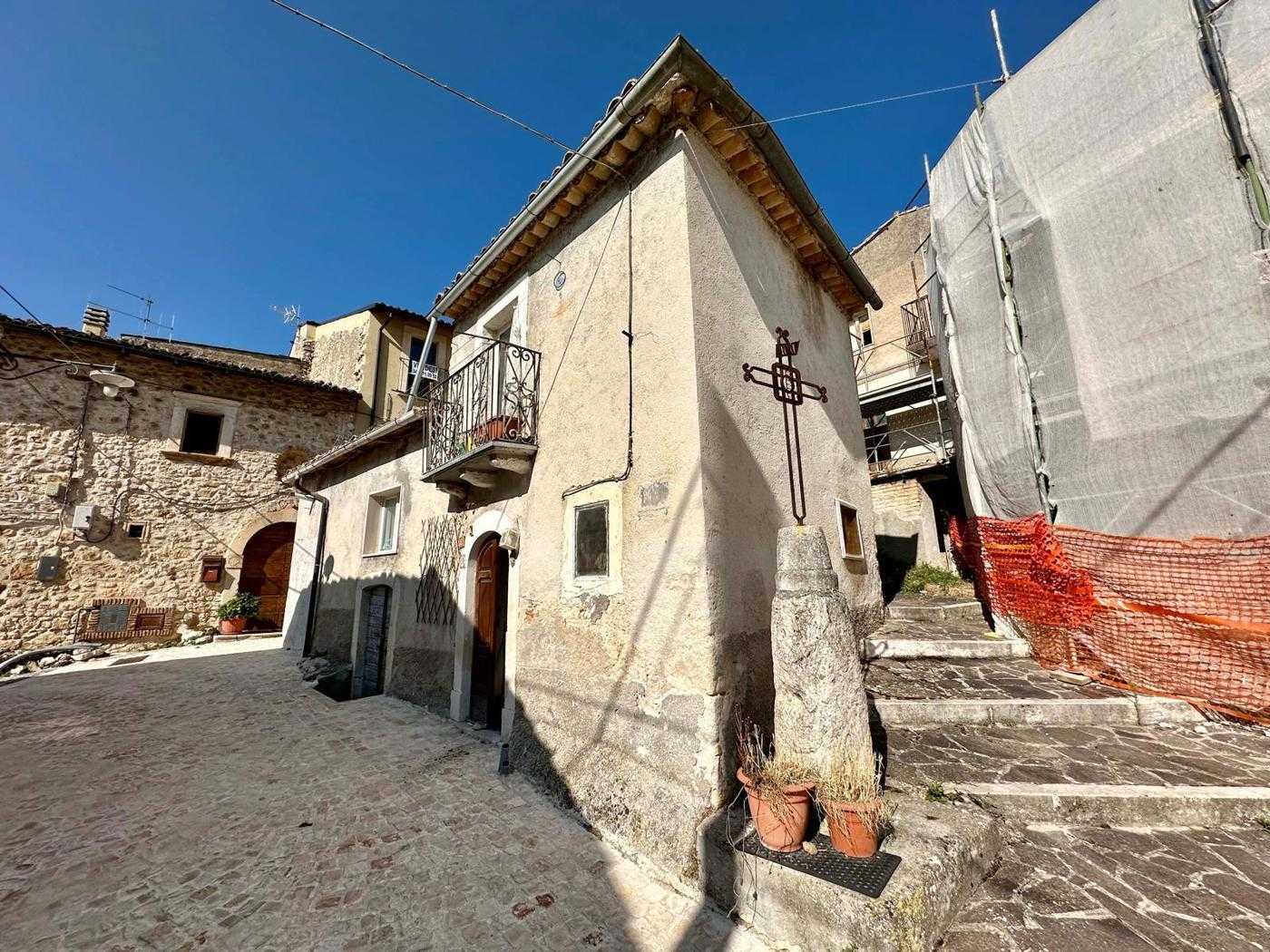 Casa indipendente Via Colle Aprico, Caporciano