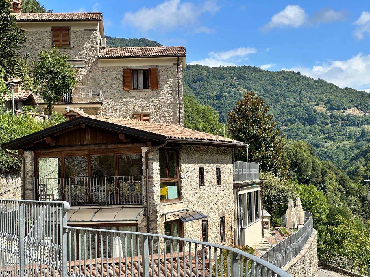 Palazzo - Stabile Via Giuseppe D 'Alessandro,, Fabbriche di Vergemoli