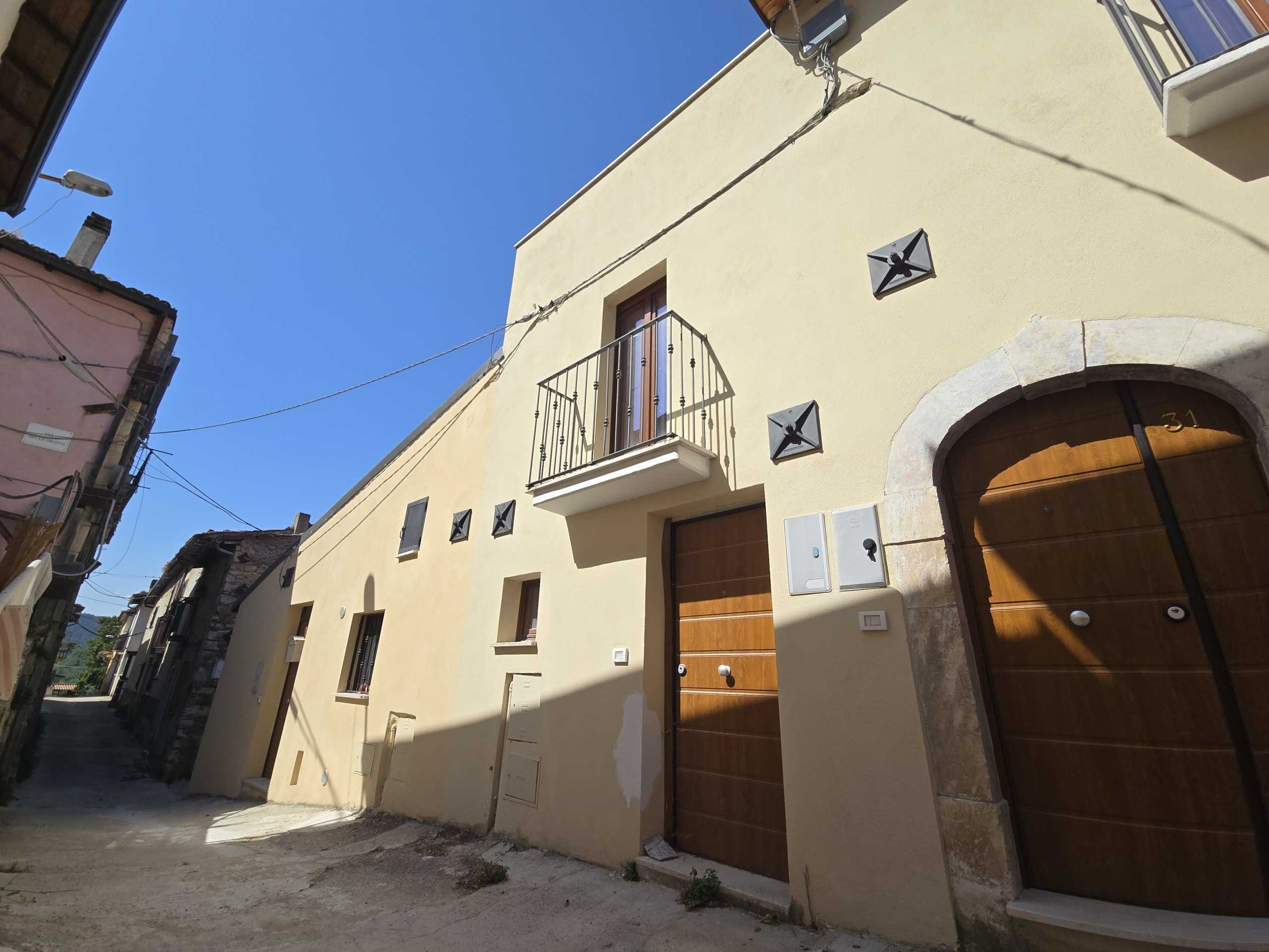 Casa indipendente Via Centrale, L'Aquila