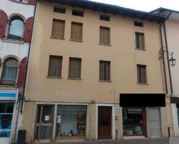 Negozio Via Cesare Battisti, 8, Feltre
