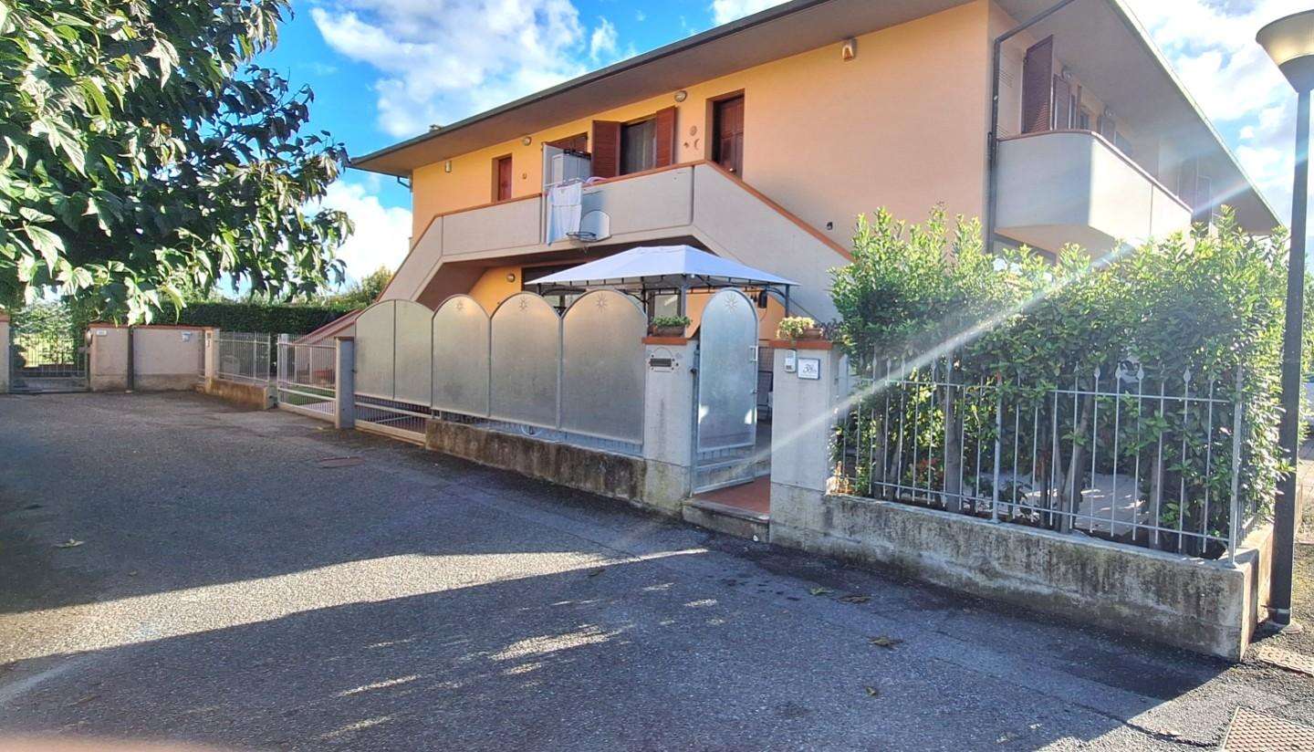 Palazzo - Stabile Via Mezzopiano,  56033, Capannoli