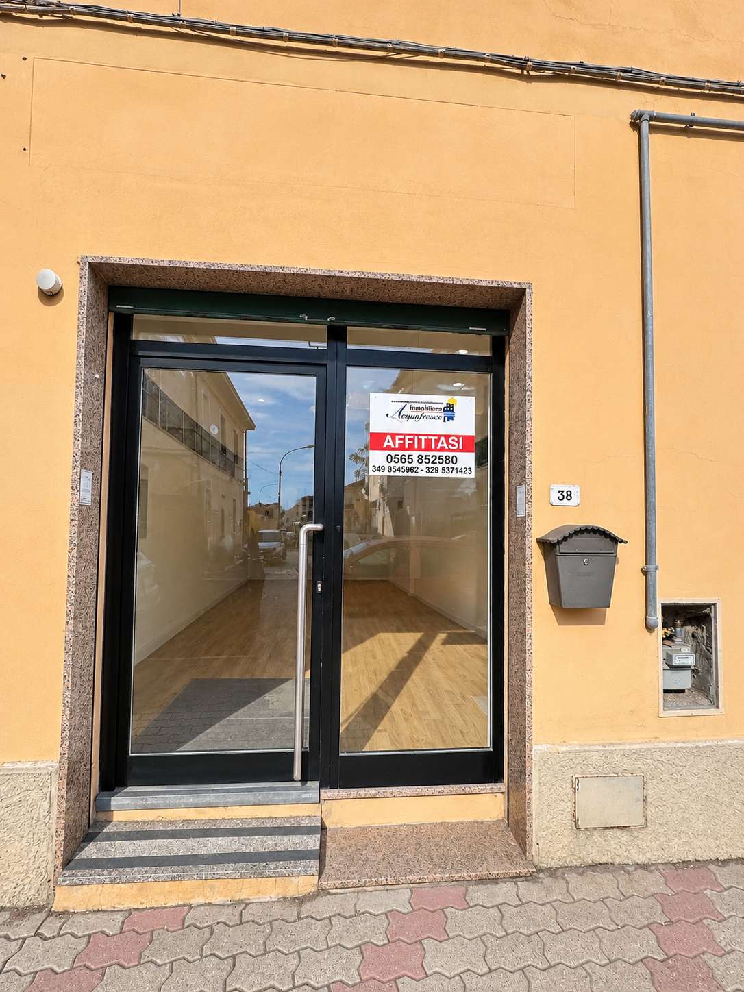 Locale commerciale Via Enos Cerrini,  38, Campiglia Marittima
