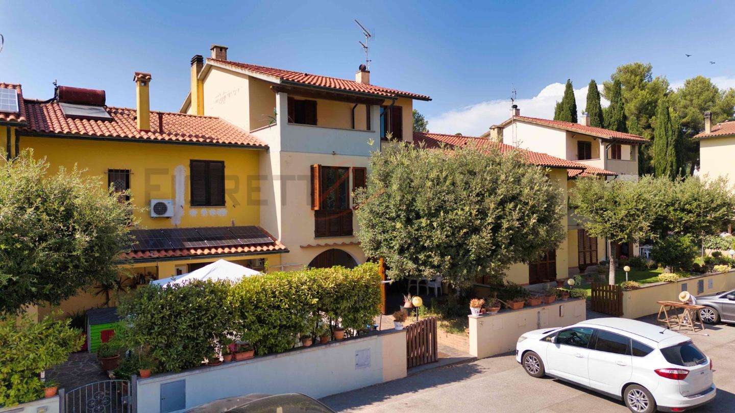 Villetta a schiera Vle della Libertà,  5, Suvereto